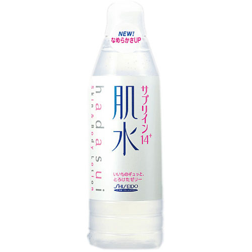 Xịt khoáng Shiseido Hadasui màu trắng còn giúp làm săn chắc da, cùng mùi hương nho rất dịu nhẹ, tươi mát