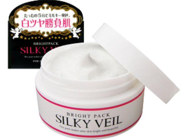 Kem dưỡng trắng da toàn thân Silky Veil với hỗn hợp các hạt phản chiếu ánh sáng độc quyền giúp làn da trắng sáng hơn.